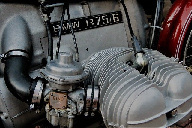 Mantenimiento de bujías con cepillos