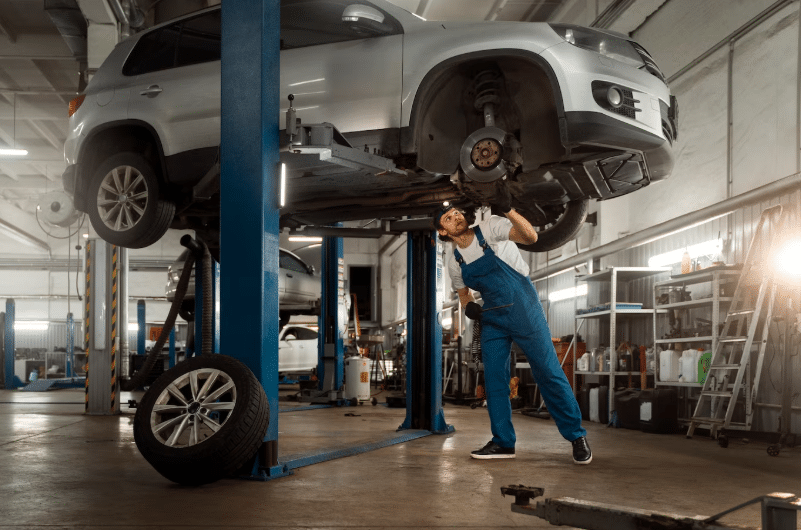 cepillos en un taller mecánico